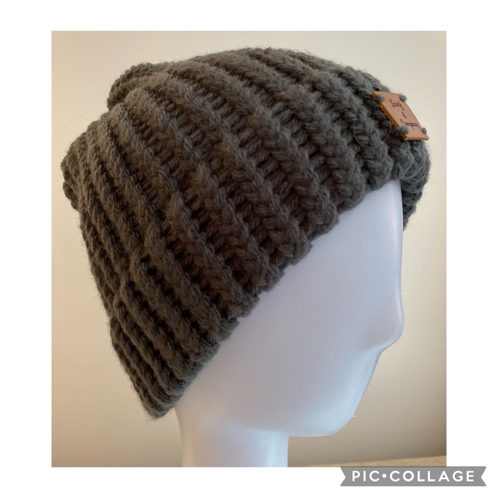 NWT Loom Knitted Hats, Warm and cozy, Knitting, Hats, Handmade by Seller. Unisex